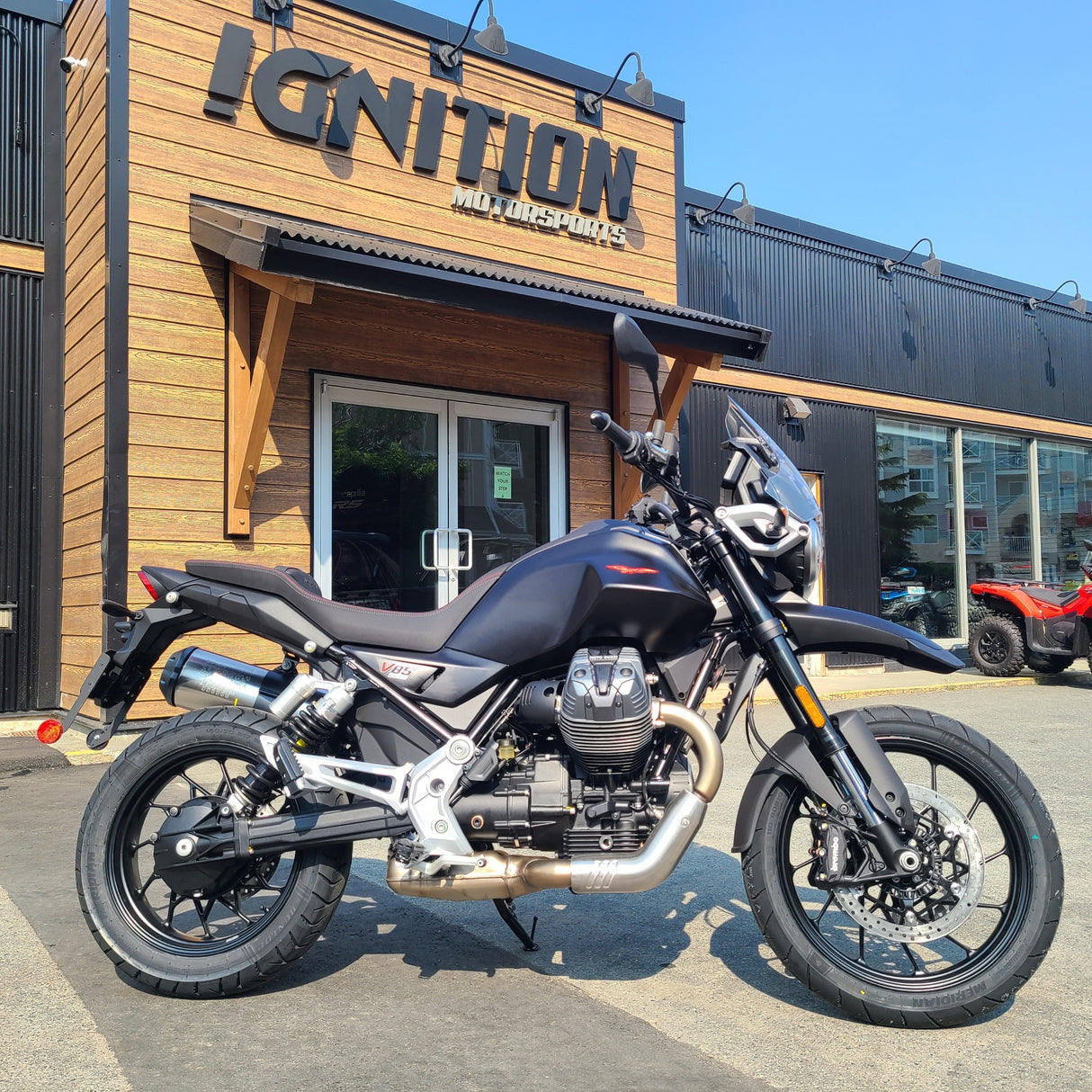 2025 V85 STRADA NERO ISOLA - 0020 DEMO