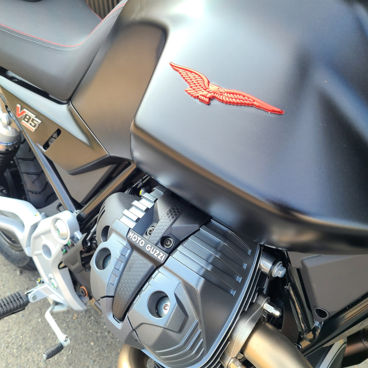 2025 V85 STRADA NERO ISOLA - 0020 DEMO