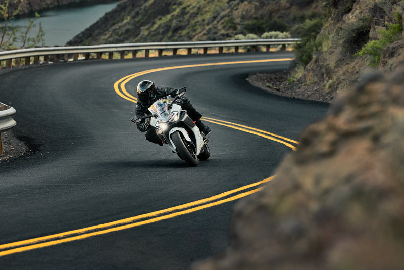 2027 CFMOTO 675SS — action 1