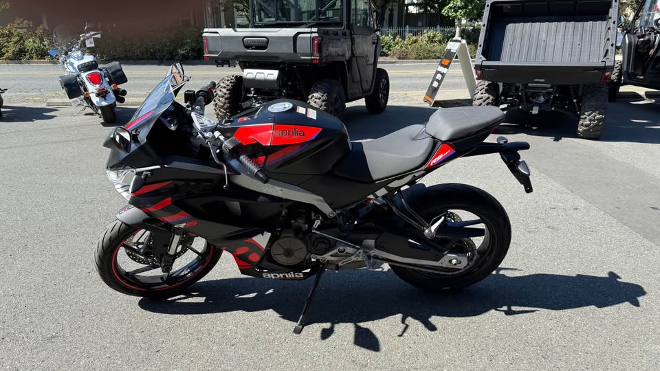 2025 RS457 RACING STRIPES - 2320