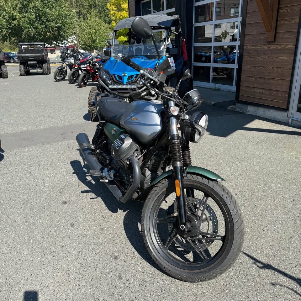 2021 Moto Guzzi V7 Stone CENTANARIO