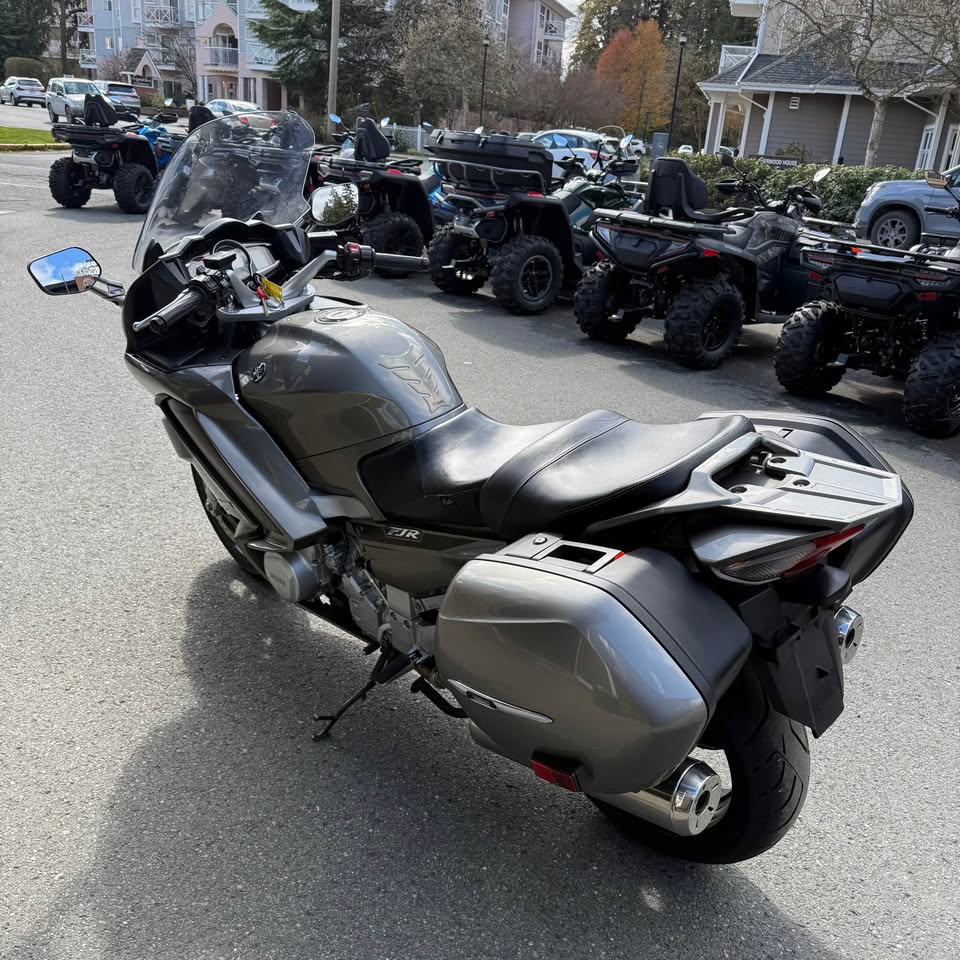 2013 YAMAHA FJR 1300 - GRAY - SOLD