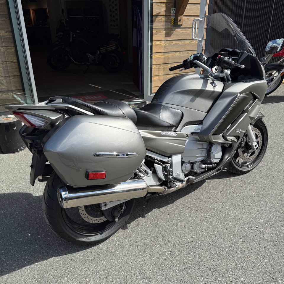 2013 YAMAHA FJR 1300 - GRAY - SOLD